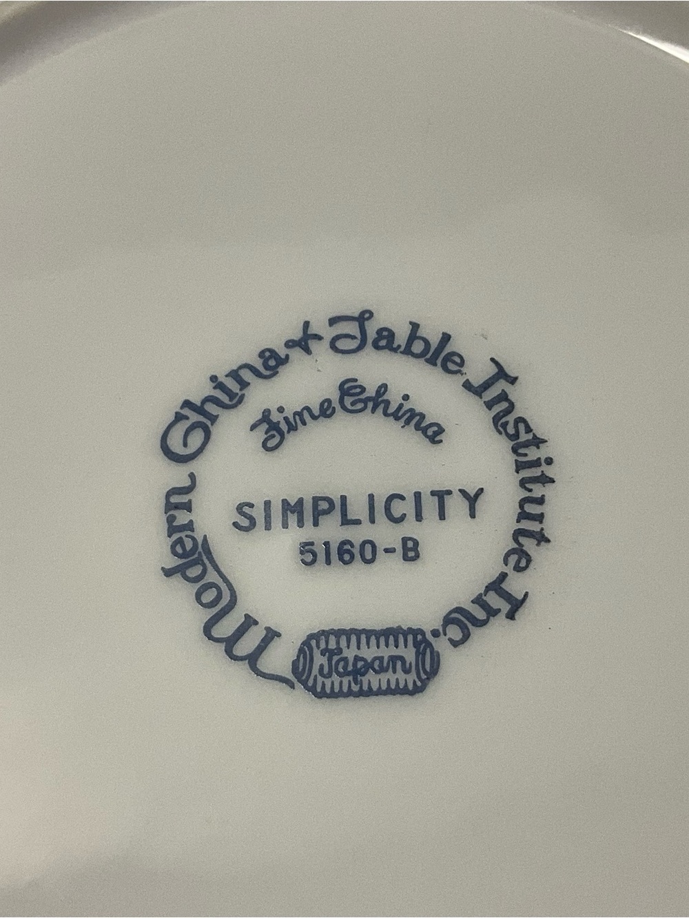 4 China & Table Institute Simplicity Coupe Soup Bowls - Picture 5 of 5